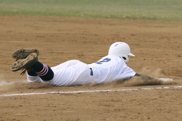 絶対してはいけない ヘッドスライディング ダイビングキャッチ